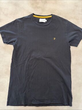 😎 Farah Black Short Sleeve Crew Tee with Yellow Accents